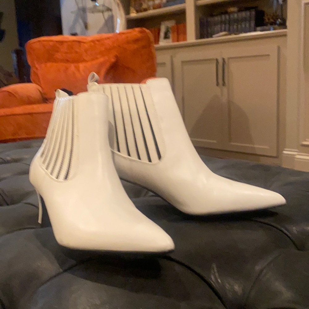 Bleecker & Bond, size 8.5 perfect